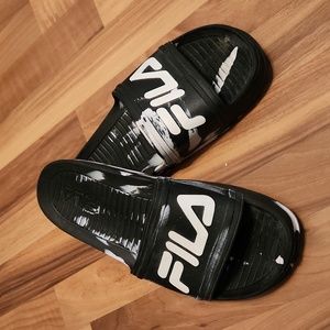 Fila Black with White Paint Stroke Design Slide - Men's Size 11